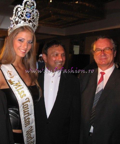 2005-Ambasada Romaniei, insarcinatul cu afaceri al Romaniei la Harare, dl. Luminita Florescu si sotia sa au oferit o seara romaneasca pentru Miss Tourism World Zimbabwe