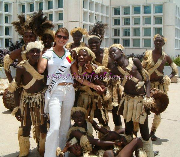 Sorana Nita din Bacau, Miss Tourism Romania la Miss Tourism World 2005 langa Cascada Victoria Falls in Zimbabwe 