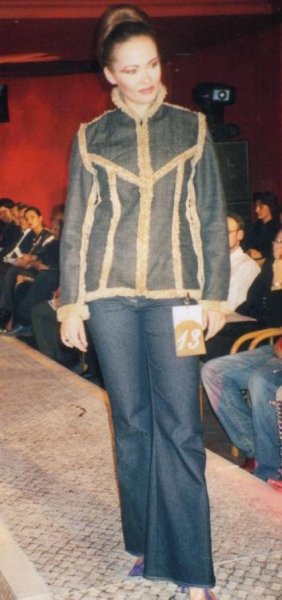 Model of the Universe 2002 unde Andra Corina Stanescu a fost desemnata sa reprezinte Romania la Finala Internationala din Turcia