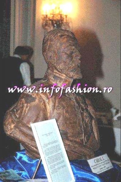 Expozitia ciocolata a maestrului Silvian Miron (2005-sep-03) la Finala Miss Tourism World-Romania