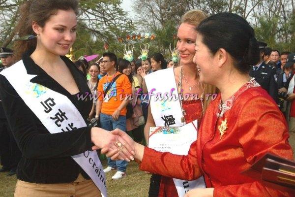 2007-Governor welcomes Top Model of the World Delegates in Xi Shuang Banna