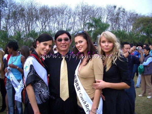 2007-Tourist Attractions in China at Top Model of the World