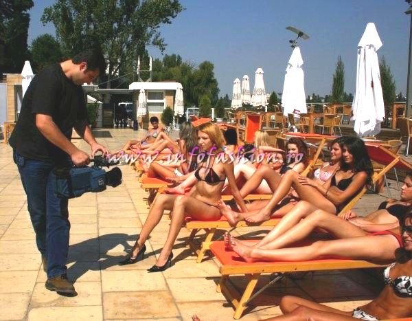 2004-Photo shooting la piscina Clubului Bamboo pt. Model of the World Romania
