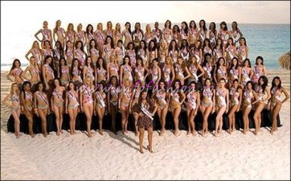 Concurentele Miss Universe 2007 pe plajele din Mexic