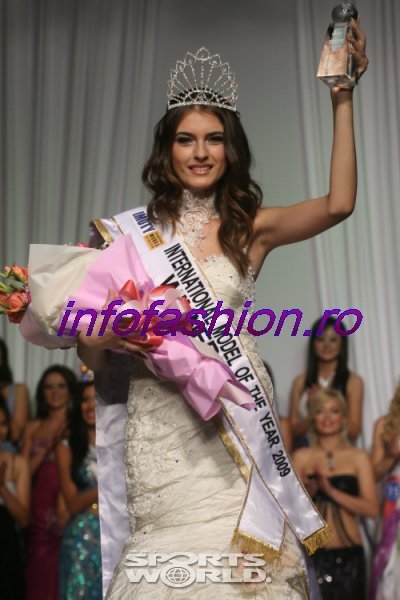 In Korea, Simona Bitiusca participanta la Miss World Romania, a castigat titlul International Model of the Year 2009 