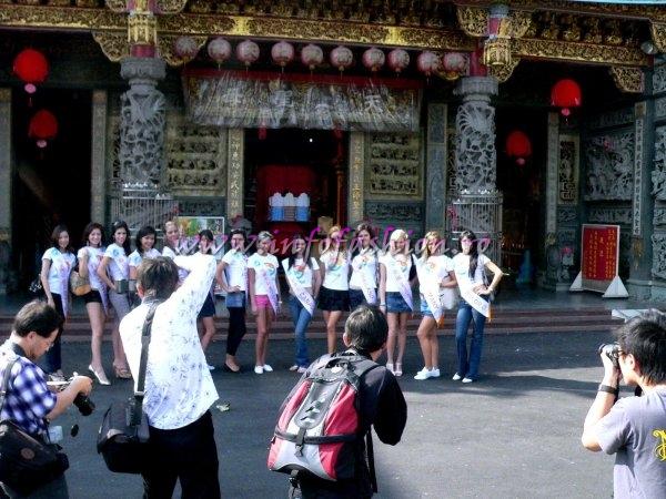 Taiwan Miss Young International 2007 at Temple in Tainan. Special Correspondents Camelia Seceleanu & Oana Georgescu