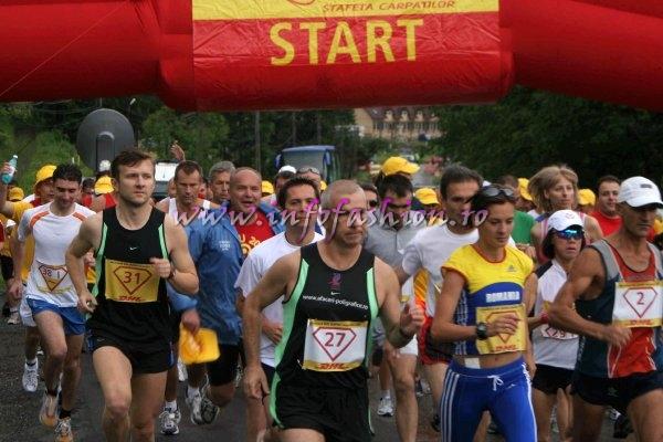 Sport Alergati in scopuri caritabile la `Maratonul DHL Stafeta Carpatilor` Predeal- Rasnov- Poiana Brasov (Aniversare 10 ani !)