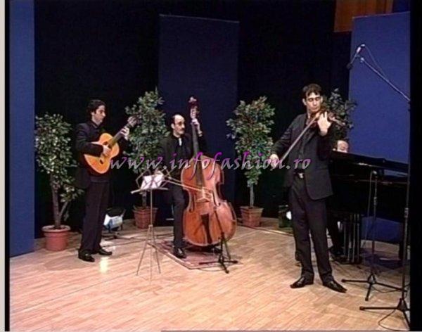 Constantin Mirea (vioara), Marian Mirea (contrabas) si Cicerone Tudor (pian) si Claudiu Marius Raducanu (chitara) 