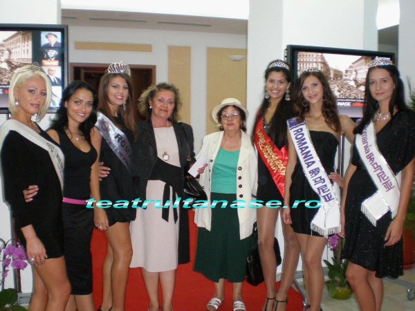 Psiholog Lucia Sterian si reprezentante ale Romaniei la Concursuri Internationale de Miss, la redeschiderea Salii Savoy a Teatrului Revista `C-tin. Tanase`