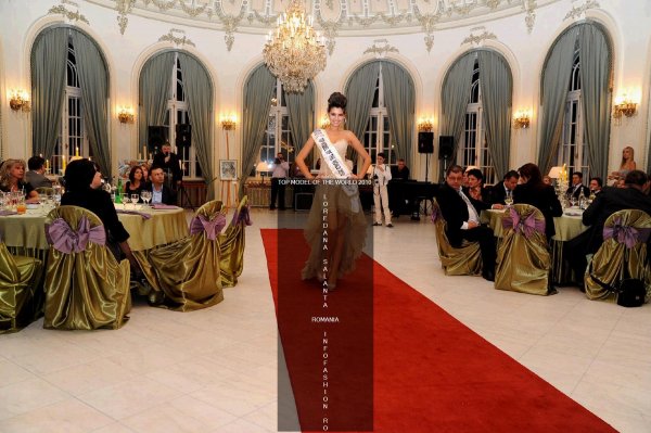Fashion Designeri Andreea Buzdugan Casa Moda `Reigna Couture` la Miss World Romania 2011