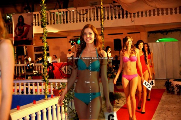 Fashion Designeri Piera costume baie la Miss World Romania 2011