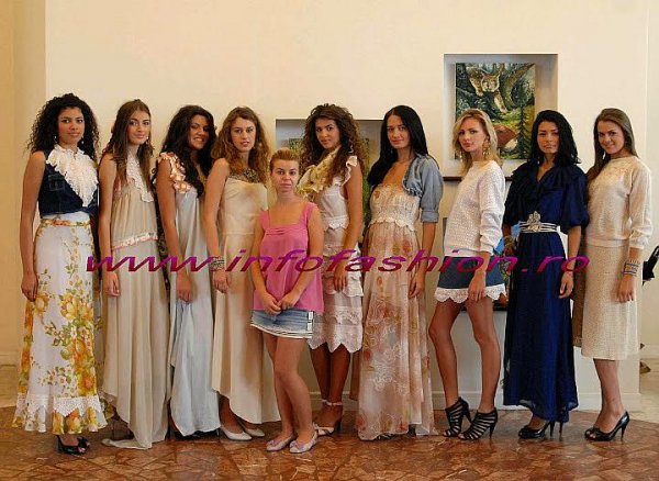 Platinum_2009 Ag Infofashion Miss World Romania Tineri designeri Lavinia Negrila la Pitesti Colectia Forme Geometrice