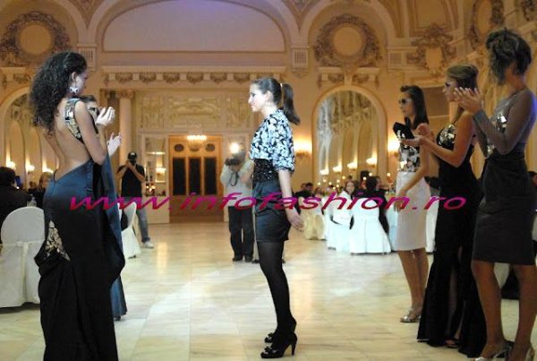 Platinum_2009 Ag Infofashion Miss World Romania la Balul Rotary Cazino Sinaia fonduri in scop caritabil `DATI UN BAN PENTRU CRUCEA CARAIMAN` Oana Seran,