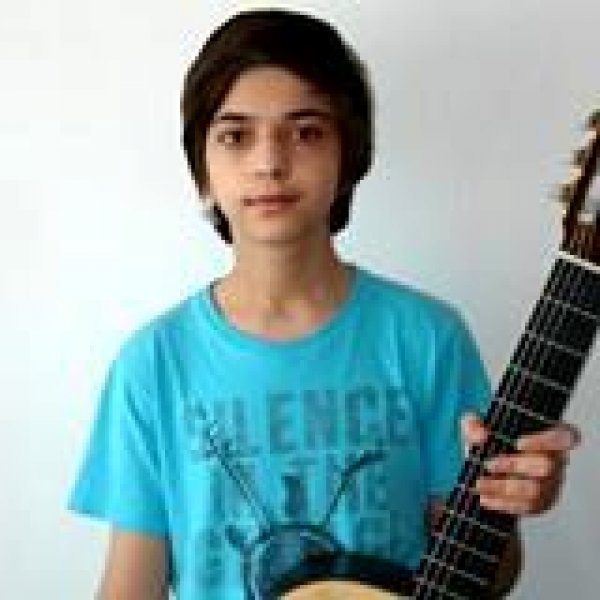 Guitar_Ioan Oprisan (n.1999) detine deja 15 premii Who`sWho_OP
