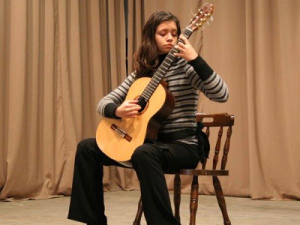 Guitar_Cristina Elena Ciortan, are in palmares 22 de premii nationale si internationale Who`sWho_CP