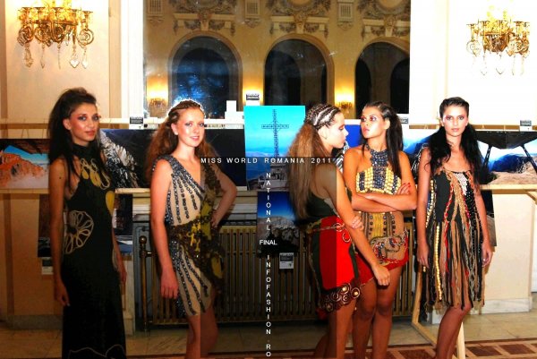 Cristina_Craciun Colectia `African Sounds` la Miss World Romania 2011 org. Platinum Ag InfoFashion Tineri designeri