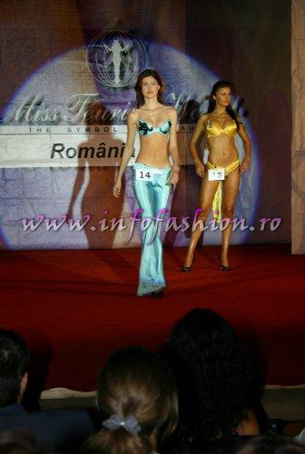 Colectia Laura Olteanu la Miss Tourism Romania-2004 pe Valea Prahovei